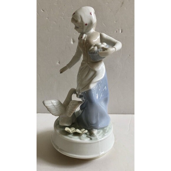 MUSICAL BOX, PORCELAIN FIGURINE LADY WITH HANDKERCHIEF AND GOOSE 9.25" Tall - Picture 5 of 6